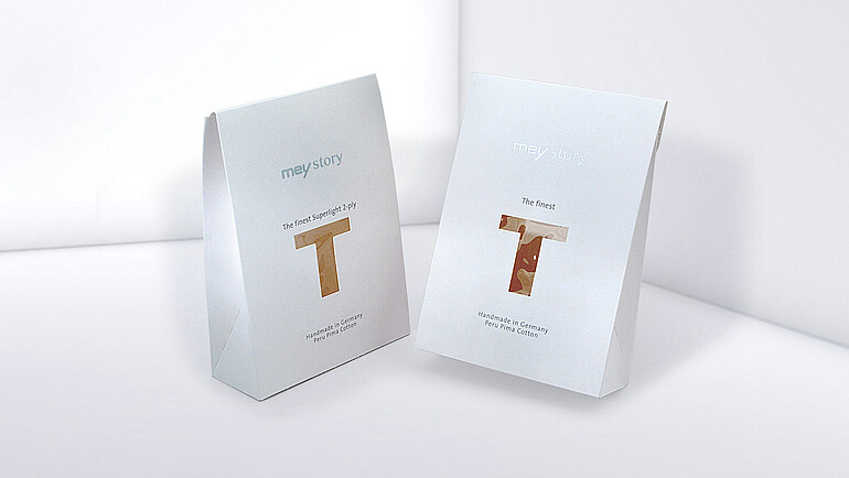 Paper bags with a ‘T’-shaped window