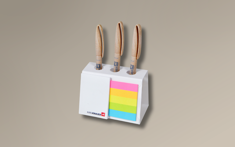 Adhesive Set 28 – Available with either markers and medium-sized sticky notes or large sticky notes