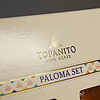 Gold on a cream-colored background: The hot foil stamped Topanito logo adds an accent to the front of the gift packaging produced by Karl Knauer. The graphic design was created by Perola. © Karl Knauer KG