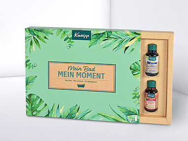 Kilka niebieskich kartoników tej samej wielkości na produkty spożywcze 