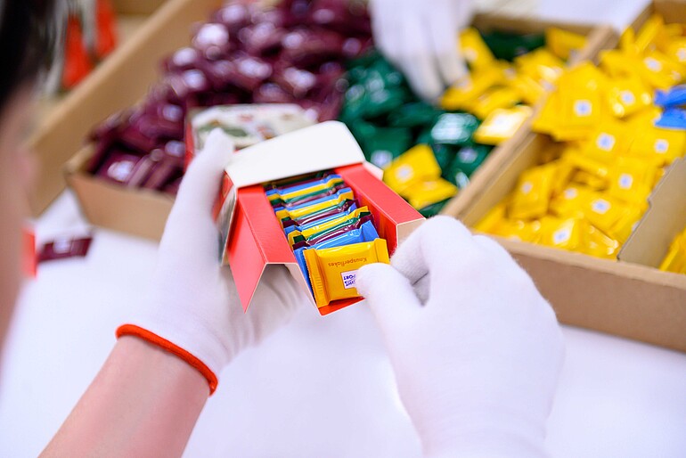 KarlKnauer_Co-Packing-Schokolade Verpacken von Schokoladentafeln