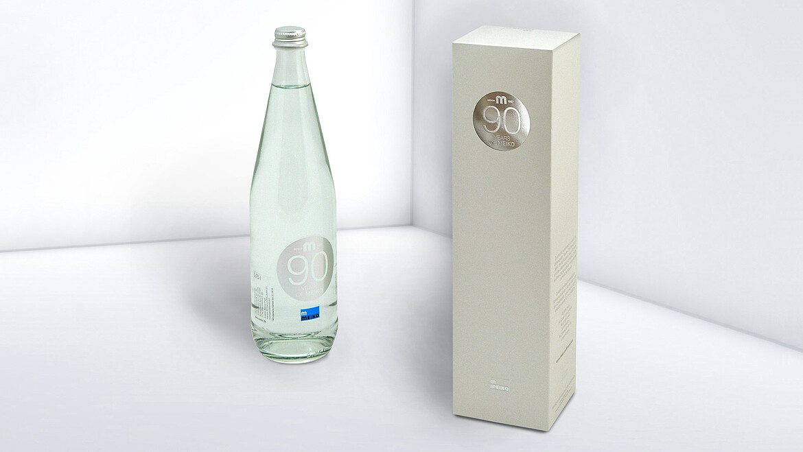 Anniversary packaging for table water with 3D lens