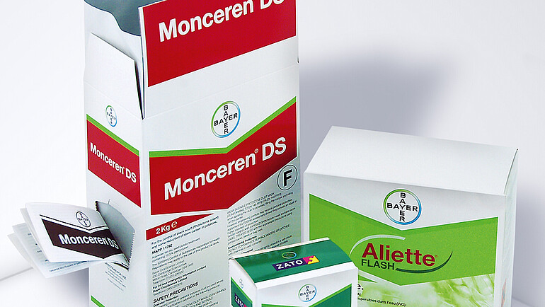 Folding boxes in different sizes with package insert