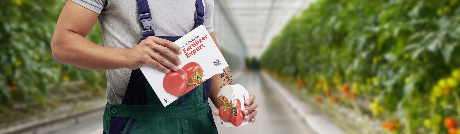 The product is protected by the packaging opening in the measuring cup