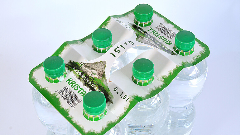 Cardboard bottle carrier for six bottles