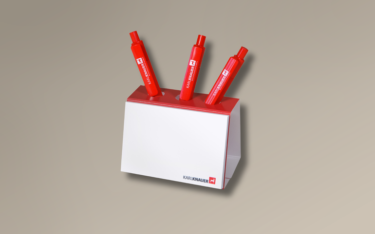 Adhesive set 28 pen holder – promotional material with depth! One of the new additions to the range offered by promotional material specialist Karl Knauer.
