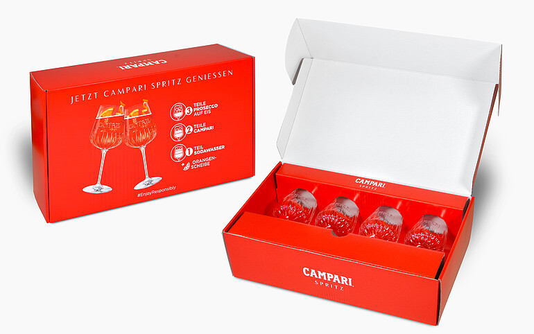 The prize draw set in brand design (Campari): The sturdy corrugated board packaging combines eye-catching design with reliable product protection for shipping. (c) Karl Knauer KG
