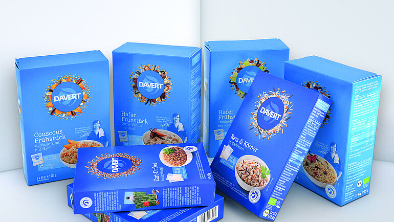 Several blue folding boxes of the same size for food