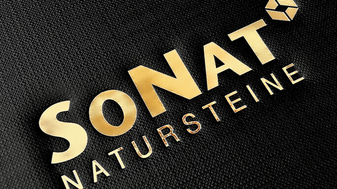 Struktura VITA gift box in black with gold hot foil embossing